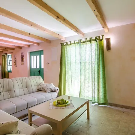 House Ulika Šišan