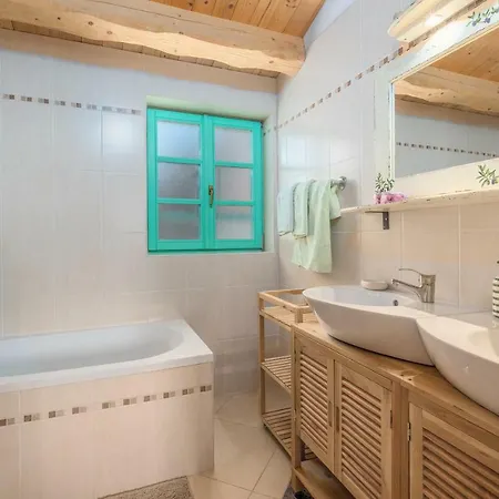 House Ulika * Šišan