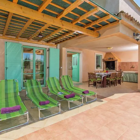 House Ulika Holiday home Sisan