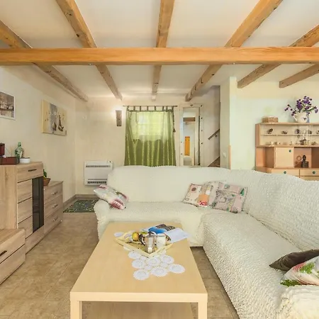 House Ulika * Sisan