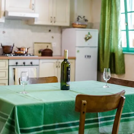 House Ulika Nyaraló