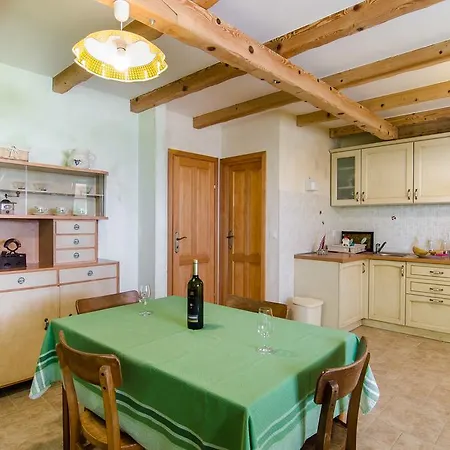 Nyaraló House Ulika *