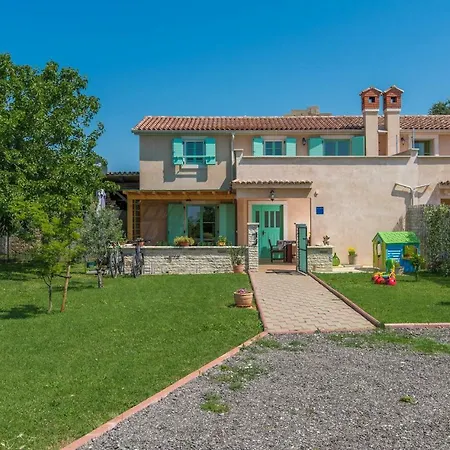 Nyaraló House Ulika *