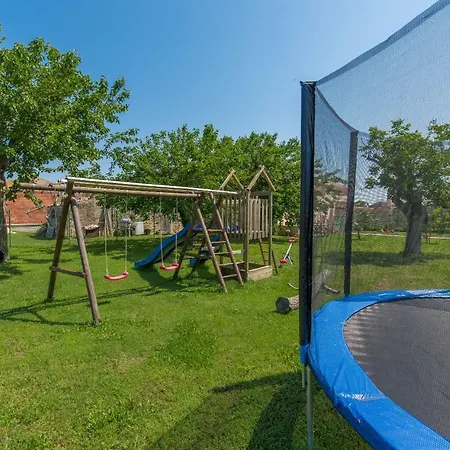 House Ulika Nyaraló