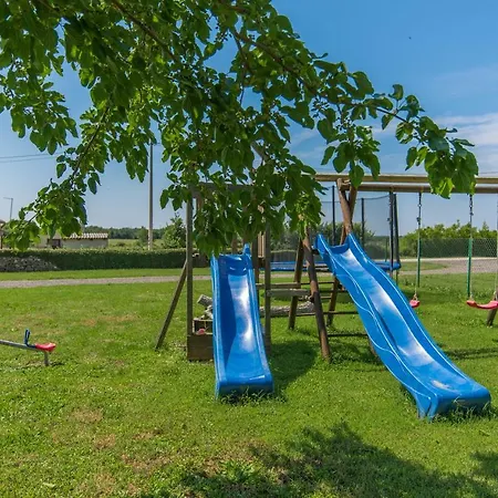 Nyaraló House Ulika *