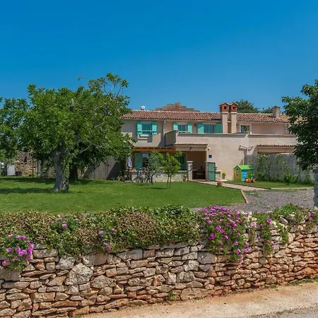 House Ulika Nyaraló