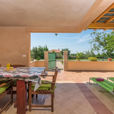 House Ulika Nyaraló