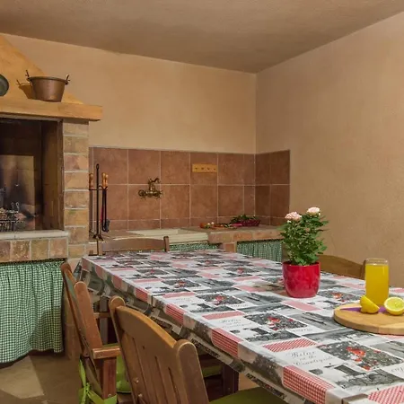 House Ulika Nyaraló Šišan